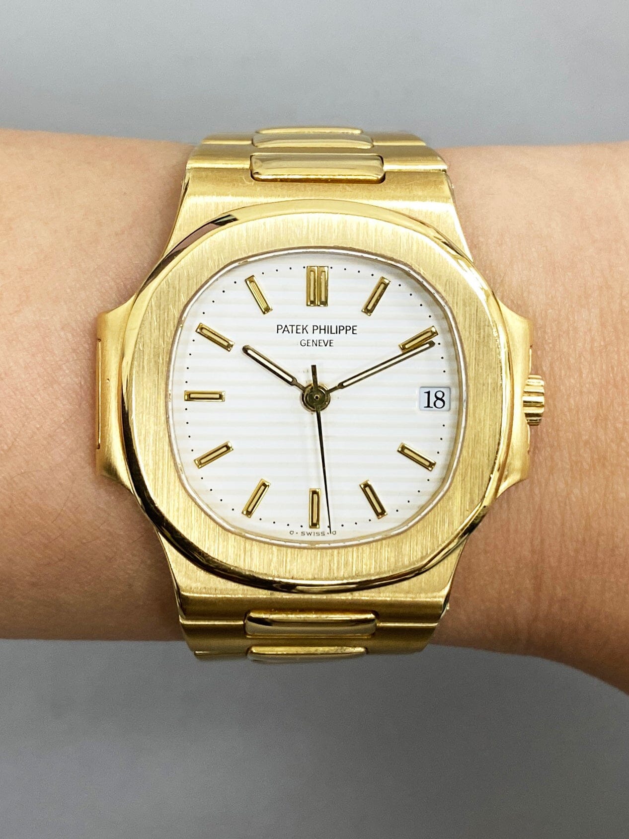 Patek philippe nautilus yellow gold best sale