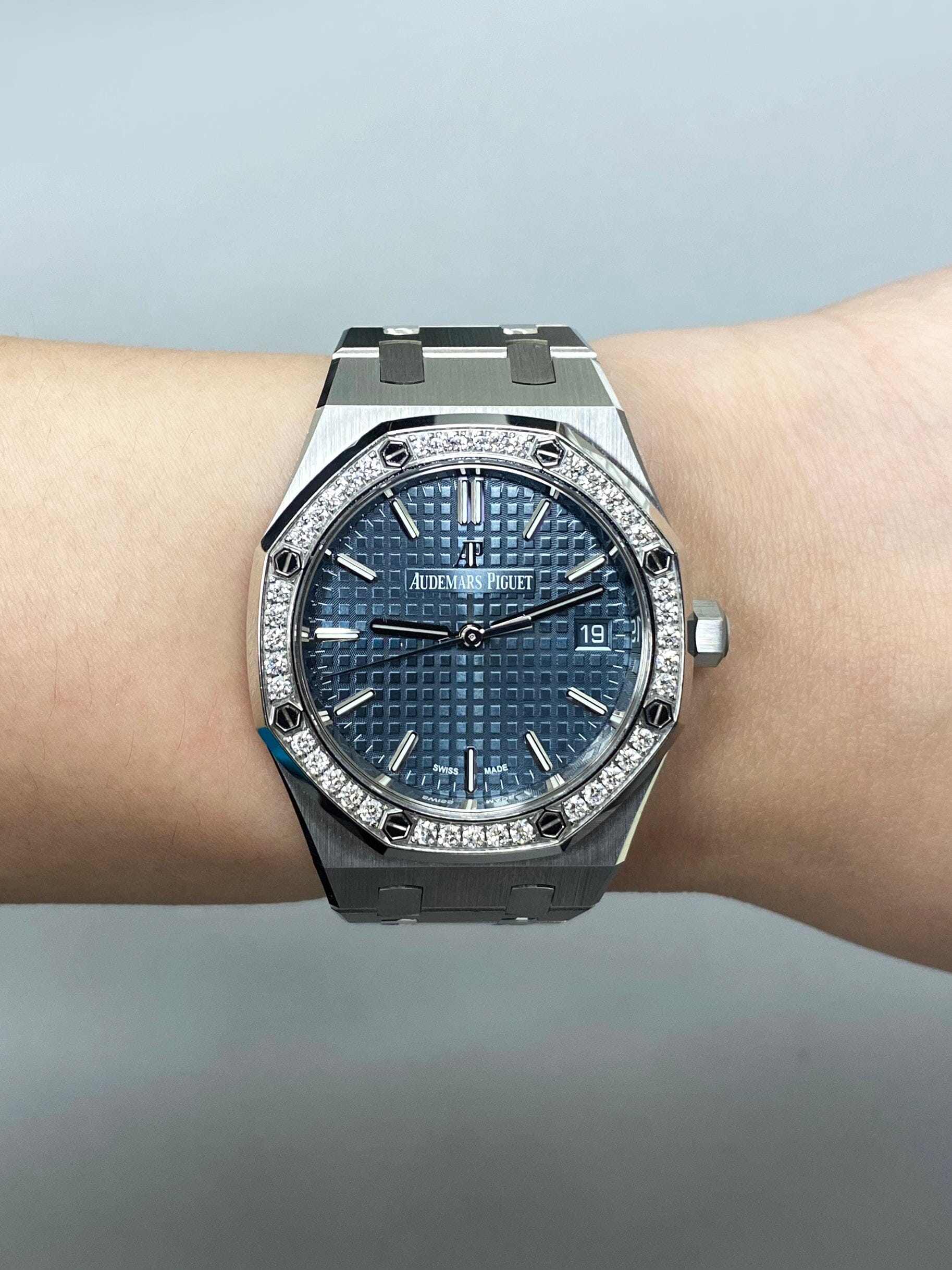 Audemars Piguet Royal Oak 77351ST Diamond Blue Dial Ladies Watch Box P