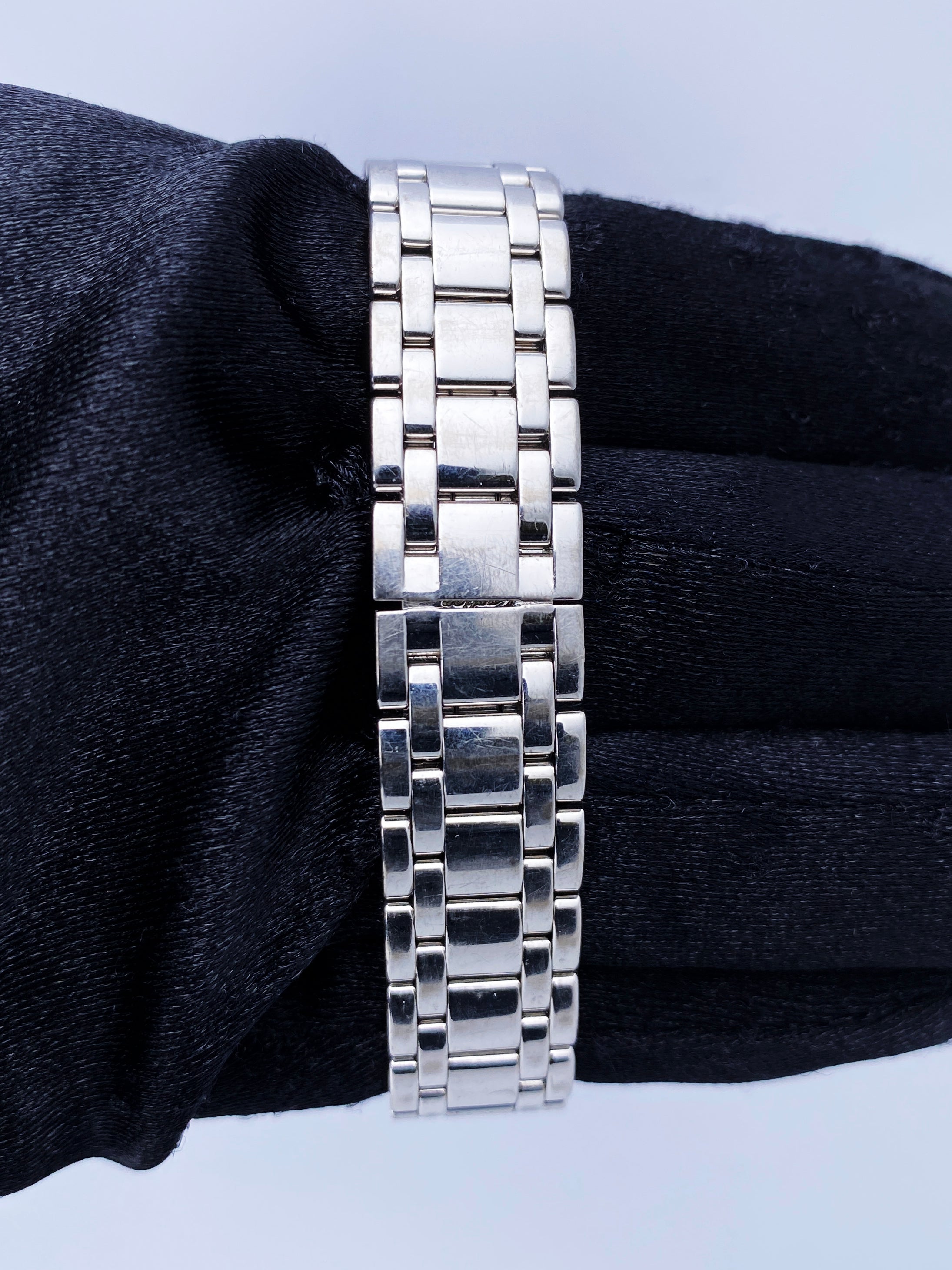 Cartier Tank Americaine 1713 18K White Gold Ladies Watch